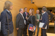 Miembros de la Comisión de Investigación de la trama eólica, ayer, con la presidenta de las Cortes, Silvia Clemente.-Ical