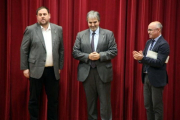 El secretario general de Presidència, Joaquim Nin, entre el vicepresidente Oriol Junqueras y el delegado del Govern en Tarragona, Òscar Peris.-ACN / ROGER SEGURA