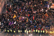 Una imagen parcial de la manifestación compuesta de miles de personas en Bilbao.-Foto: Luis Tejido / EFE
