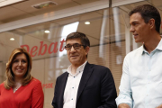Los candidatos a la Secretaria General del PSOE Susana Diaz, Patxi Lopez  y Pedro Sánchez  posan en la sede del partido-EFE