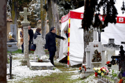 Proceso de exhumación de los restos de Leoncio González de Gregorio en el cementerio de Quintana Redonda en marzo del pasado año.-HDS