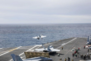 El portaaviones de EEUU USS Abraham Lincoln, en una imagen de archivo.-EPA/US NAVY