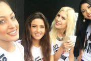 Miss Israel, a la izquierda, junto a Miss Líbano, la segunda por la izquierda, en el selfi que ha generado la polémica.-