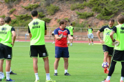 Jagoba Arrasate se dirige a sus jugadores durante un entrenamiento.-ÁLVARO MARTINEZ