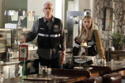 Ted Danson y Elisabeth Harnois, en una escena de la serie 'CSI Las Vegas'.-Foto: SONJA FLEMMING / CBS