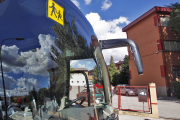 Transporte escolar en la parada del Politécnico - Mario Tejedor
