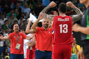 Djordjevic felicita a Raduljica poco antes de concluir la semifinal ante Australia-MARK RALSTON