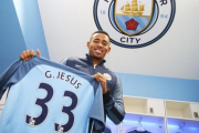 Gabriel Jesús y su nueva camiseta con el número con la edad de Cristo.-TWITTER / MANCHESTER CITY