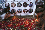 Homenaje en Kabul por los nueve periodistas que murieron en un atentado suicida en abril de 2018.-AP / RAHMAT GUL