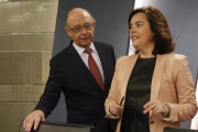 Montoro y Sáenz de Santamaría, este viernes en la Moncloa.-AGUSTÍN CATALÁN