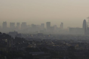 Vista de Barcelona en un día de alta contaminación-DANNY CAMINAL