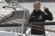 Greta Thunberg, a bordo del ’Malizia II’, a su llegada a Nueva York.-AP / KIRSTY WIGGLESWORTH