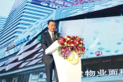 Wang Jianlin, presidente de Wanda, anuncia la compra de Legendary en Pekín.-