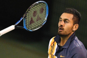 Kyrgios, jugando con la raqueta, en un momento del partido.-AFP / JOHANNES EISELE