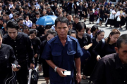 Miles de tailandeses hacen cola para rendir tributo al fallecido rey Bhumibol Adulyadej.-REUTERS / ATHIT PERAWONGMETHA