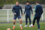 Último entrenamiento del Tottenham antes de recibir al Ajax.-EPA