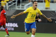 Philippe Coutinho celebra un gol con Brasil-AP / JOHN RAOUX