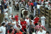 Imagen del primer encierro de las Fiestas de Tudela 2015, en una imagen de ayer.-DIARIO DE NOTICIAS