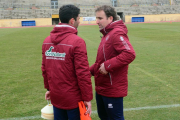Sergi Pérez y Jagoba Arrasate charlan a la finalización de un entrenamiento de esta semana en el anexo.-Álvaro Martínez