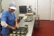 Inmaculada Herráez envasa sus cremas de queso-D. S.