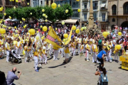 Las peñas, esta mañana, en la Plaza Mayor.-ALVARO MARTÍNEZ