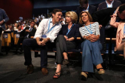 Rafael Hernando y Esperanza Aguirre, junto a María Dolores de Cospedal, este viernes, en la conferencia del PP de Madrid.-Foto: DAVID CASTRO