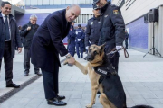El ministro del Interior, Jorge Fernández Díaz , en el acto de concesión del uso de la bandera de España a la Jefatura Superior de Policía de Catalunya.-FERRAN NADEU