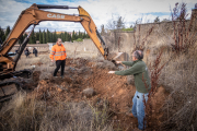 Excavación en busca de la Fosa de los Ilustres, en la ladera del cementerio. GONZALO MONTESEGURO