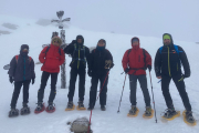 Montañeros de Covaleda que ascendieron ayer a la cumbre del Urbión.-VIDAL HERRERO