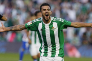 Ceballos celebra un gol con el Betis la pasada temporada.-EFE