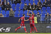 Elgezaba celebra el gol del empate, ayer, en La Rosaleda.-AREA 11