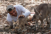 Frank Cuesta, en una simpática imagen de la serie 'Wild Frank', esta vez en Australia.-DMAX