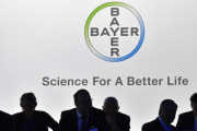 El consejo de administración de Bayer en Bonn, en abril del 2017. /-MARTIN MEISSNER (AP)