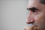 Valverde atiende a la prensa en el estadio de la Juventus.-/ AFP / MARCO BERTORELLO