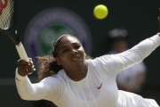 Serena Williams, durante su partido con Goerges en Wimbledon. /-AP / TIM IRELAND