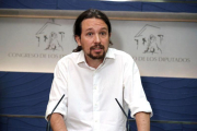 El líder de Podemos, Pablo Iglesias, durante una rueda de prensa.-ANGEL DIAZ (EFE)