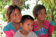 Unos niños guatemaltecos en una imagen de archivo.-MONTSE MARTÍNEZ