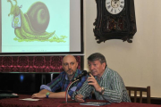 César Ordóñez y Carmelo Romero, ayer en el Casino en la presentación del libro.-V. G.
