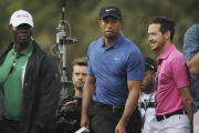 Woods, en un momento de su vuelta en el Dubai Desert Classic.-KAMRAN JEBRELLI / AP