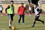 Antonio Tomás junto a Jagoba Arrasate en un entrenamiento.-VALENTÍN GUISANDE