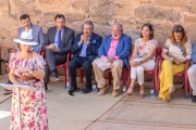 Margarita Asuar durante el acto realizado el pasado verano que contó con la presencia de la ministra Reyes Maroto (sentada detrás). GONZALO MONTESEGURO