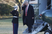 Trump llega con el helicóptero presidencial a la Casa Blanca.-PABLO MARTÍNEZ MONSIVAIS