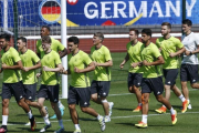 La selección alemana, en un entrenamiento en Evian.-REUTERS / DENIS BALIBOUSE