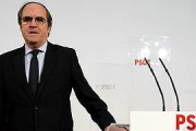 Ángel Gabilondo, candidato del PSOE a la Comunidad de Madrid, durante la rueda de prensa, este domingo, en Madrid.-Foto: JUAN MANUEL PRATS