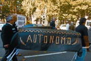 Manifestación de trabajadores autónomos delante del Congreso el pasado septiembre.-/ AGUSTÍN CATALÁN