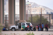 Inmigrantes centroamericanos son detenidos por la patrulla fronteriza estadounidense.-EFE