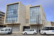 Aspecto exterior del Centro de Día para personas mayores de Santa Bárbara. / ÁLVARO MARTÍNEZ-