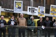 Manifestación de Adicae contra las cláusuas abusivas en las hipotecas.-EL PERIÓDICO