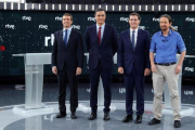 Los cuatro candidatos del debate electoral del TVE.-EFE / JUANJO MARTIN