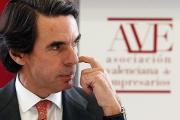 Aznar califica de 'incompleta' la ruta del gobierno para recuperar la economía.-